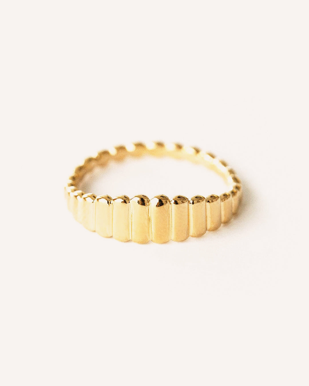 1080x1350-ribba-solid-gold-fondbeige.jpg