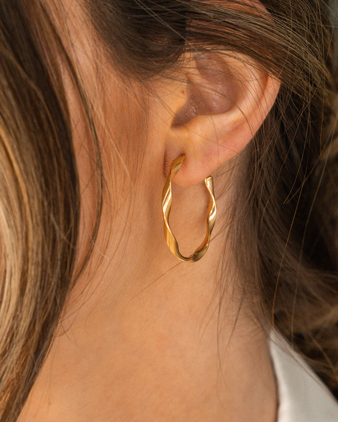 1080x1350-twist-gold-modelhair.jpg