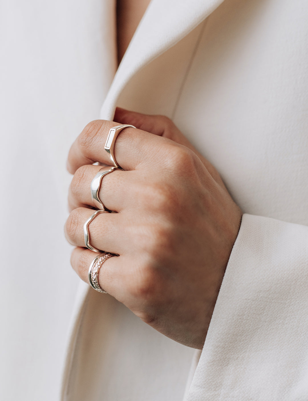 slider-mobile-2402-rings_32fe8116-9cf8-403f-bb7b-36dc1a326f65.jpg